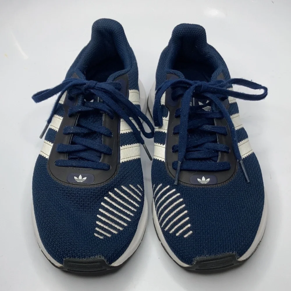 Adidas Originals swift run RF sneakers size 6‎